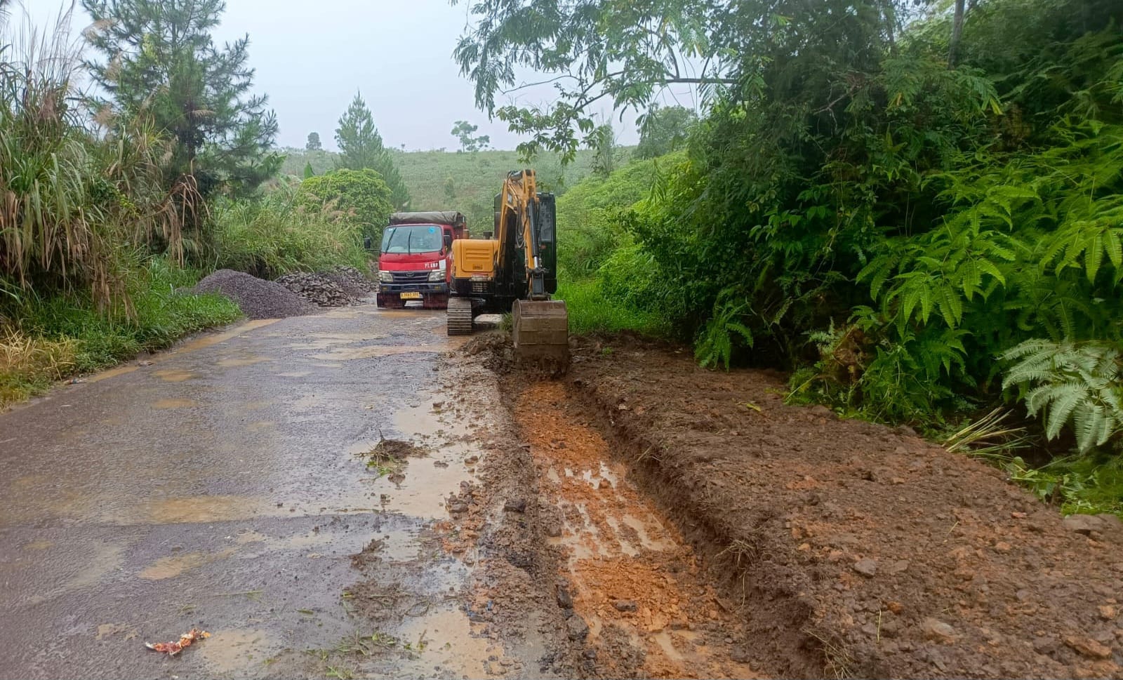 Besar Anggaran Rp373,8 Juta, Perbaikan Jalan di Wilayah Selatan Sukabumi Mulai Dilaksanakan